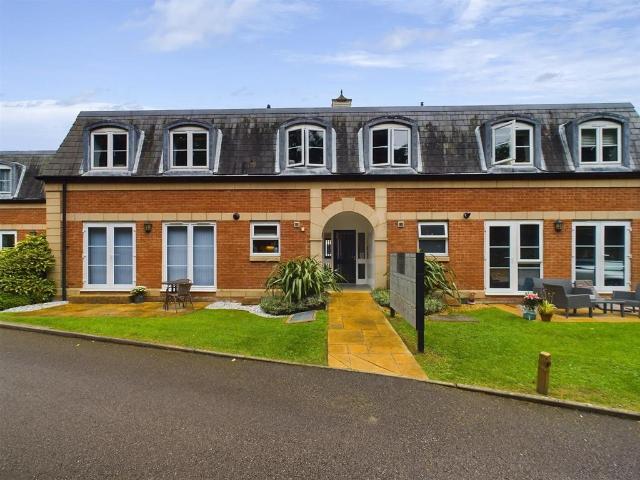 2 bedroom ground flat for sale