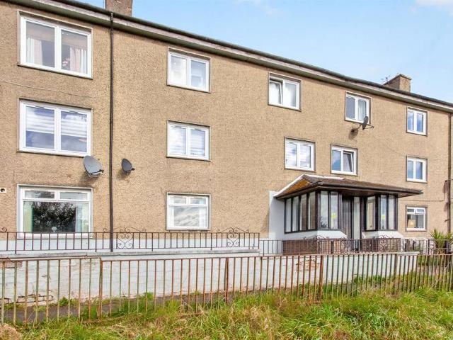 2 bedroom ground flat for sale