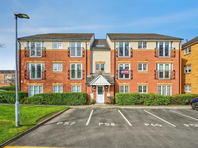 2 bedroom ground flat for sale