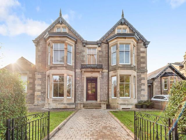 2 bedroom ground flat for sale