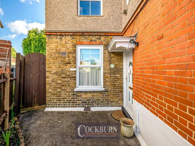 2 bedroom ground flat for sale