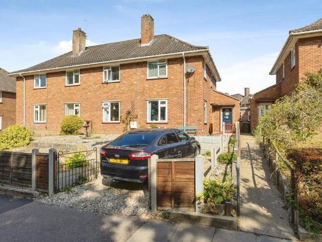2 bedroom ground flat for sale