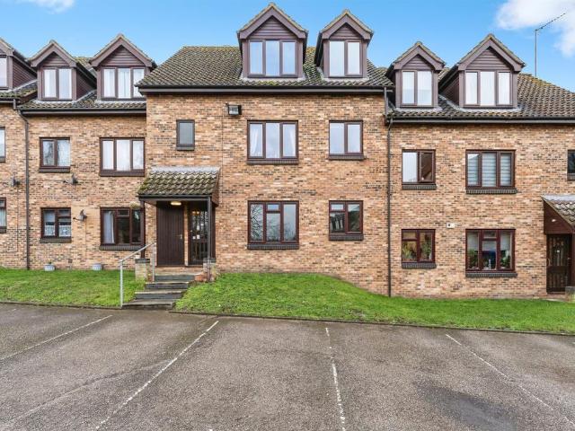 2 bedroom ground flat for sale