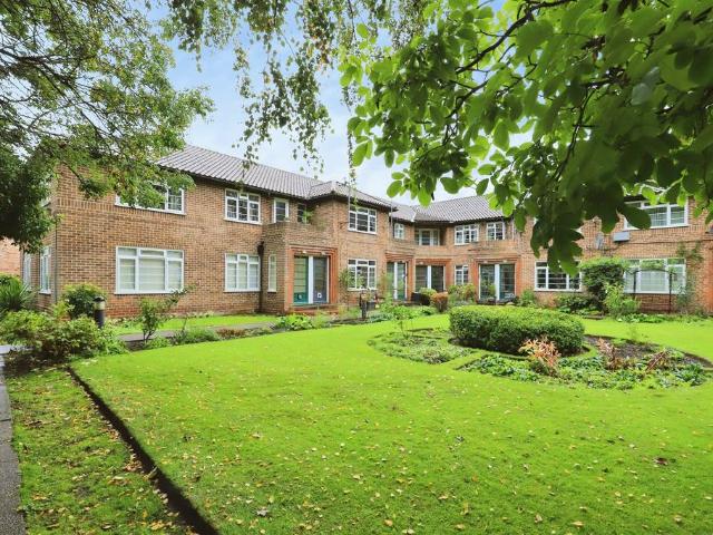 2 bedroom ground flat for sale
