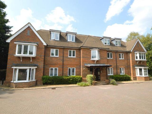 2 bedroom ground flat for sale