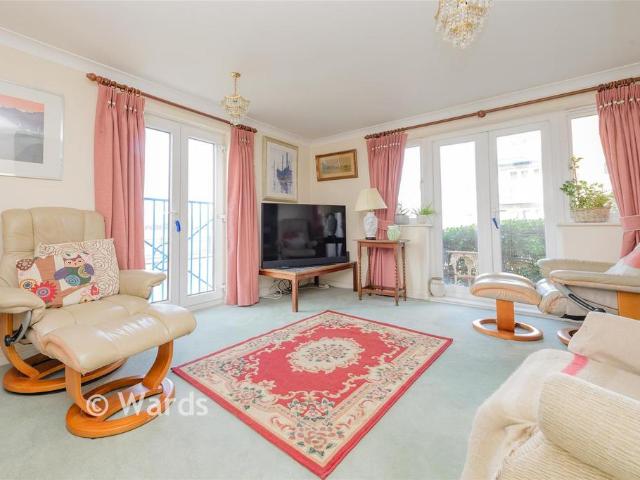 2 bedroom ground flat for sale