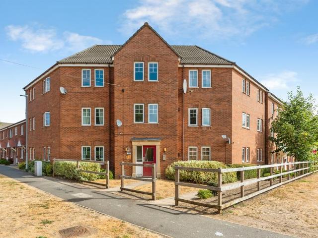2 bedroom ground flat for sale