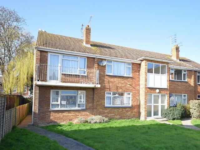 2 bedroom ground flat for sale
