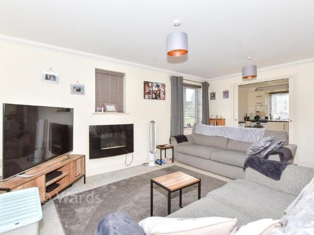 2 bedroom ground flat for sale