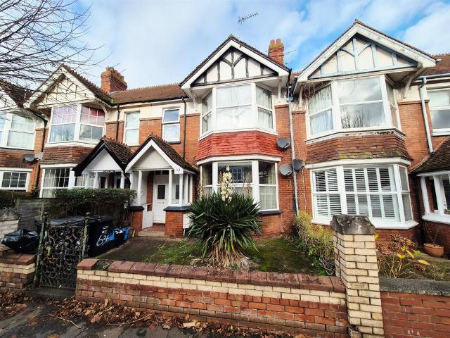 2 bedroom ground flat for sale