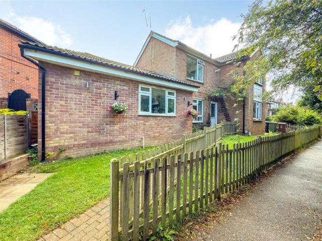 2 bedroom ground flat for sale