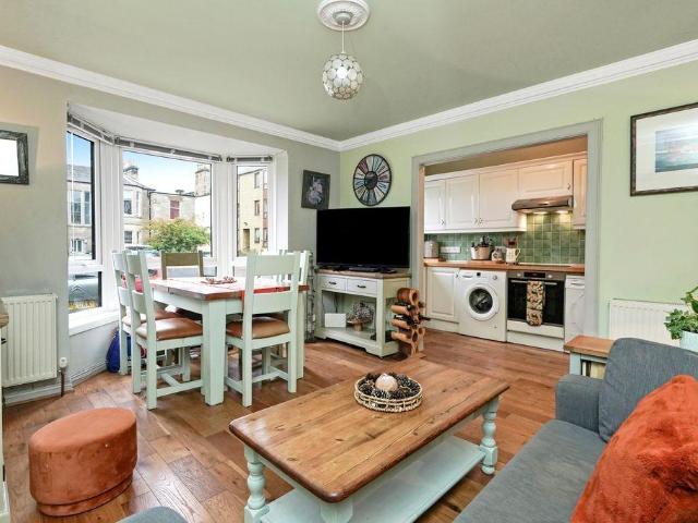 2 bedroom ground flat for sale