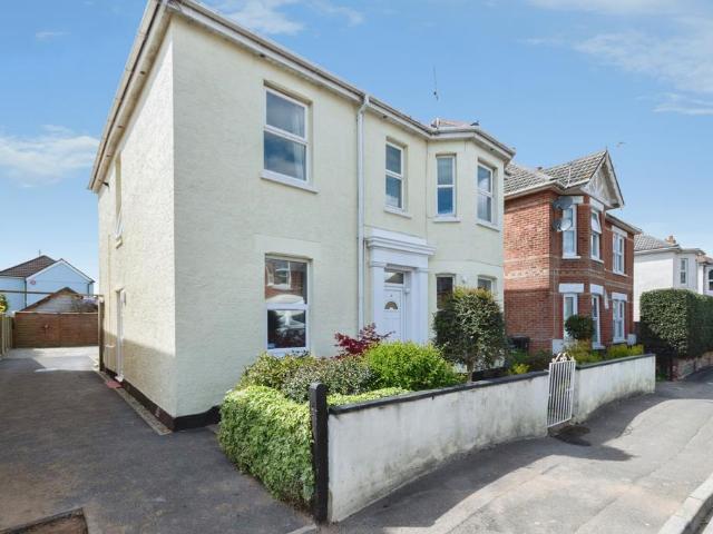 2 bedroom ground flat for sale