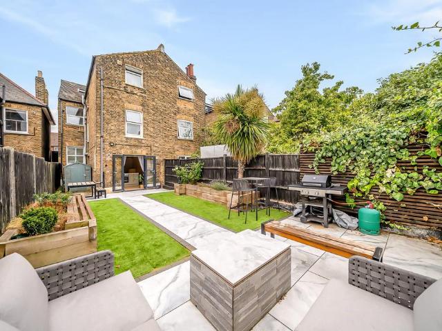 2 bedroom ground flat for sale