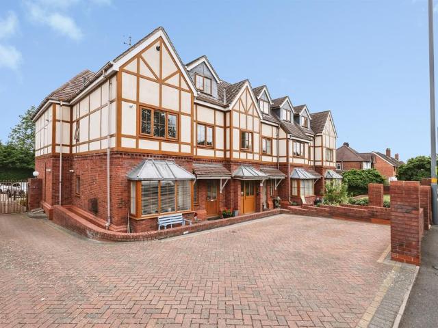 2 bedroom ground flat for sale