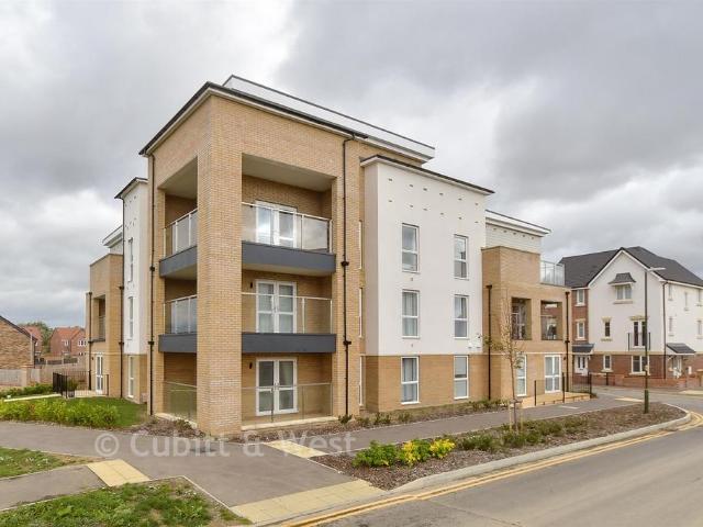 2 bedroom ground flat for sale