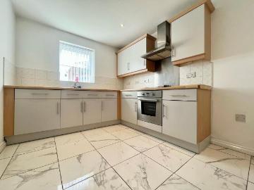 2 bedroom ground flat for sale