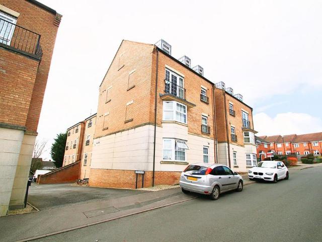 2 bedroom ground flat for sale