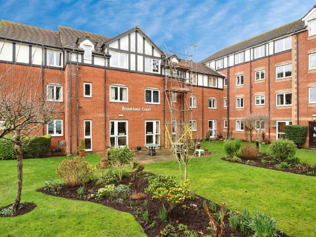2 bedroom ground flat for sale