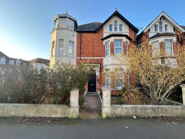 2 bedroom ground flat for sale