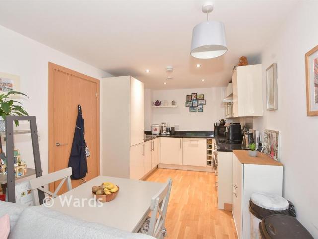 2 bedroom ground flat for sale
