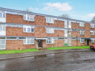 2 bedroom ground flat for sale