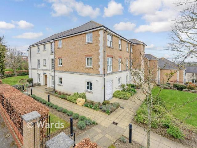 2 bedroom ground flat for sale