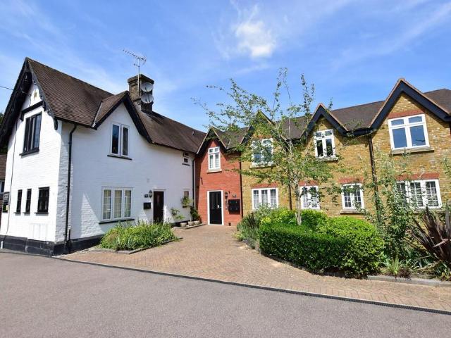 2 bedroom ground flat for sale