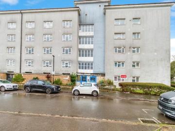 2 bedroom ground flat for sale