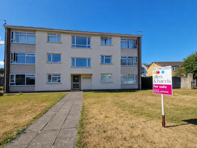2 bedroom ground flat for sale