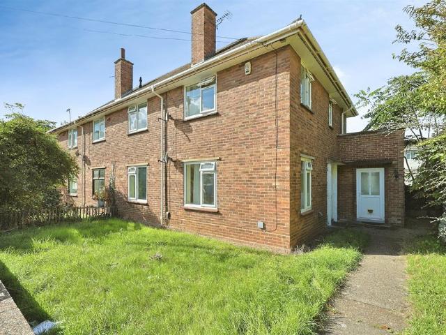 2 bedroom ground flat for sale