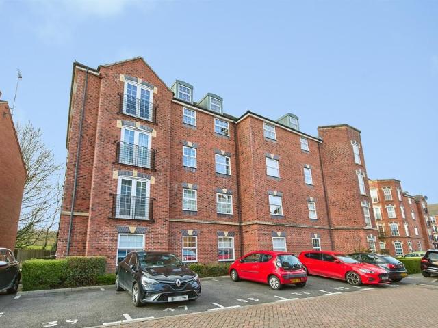 2 bedroom ground flat for sale