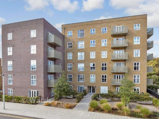 2 bedroom ground flat for sale