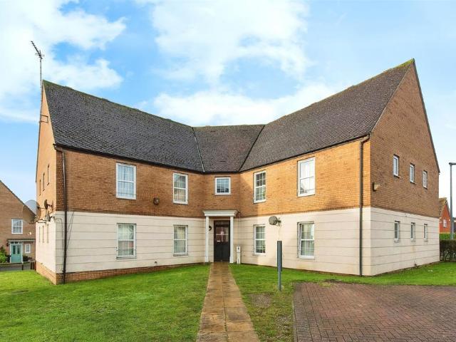 2 bedroom ground flat for sale