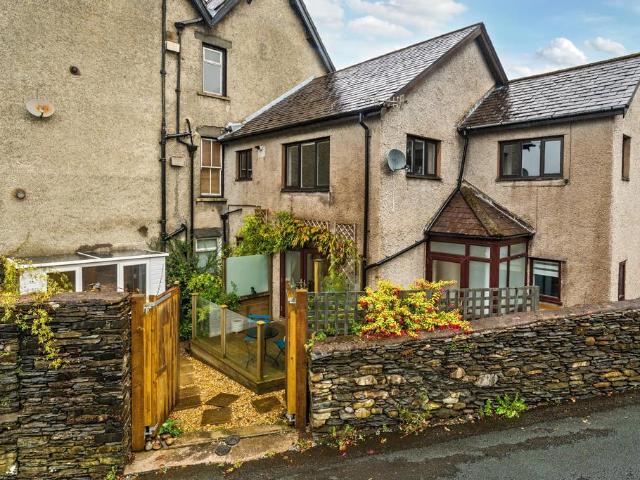 2 bedroom ground flat for sale