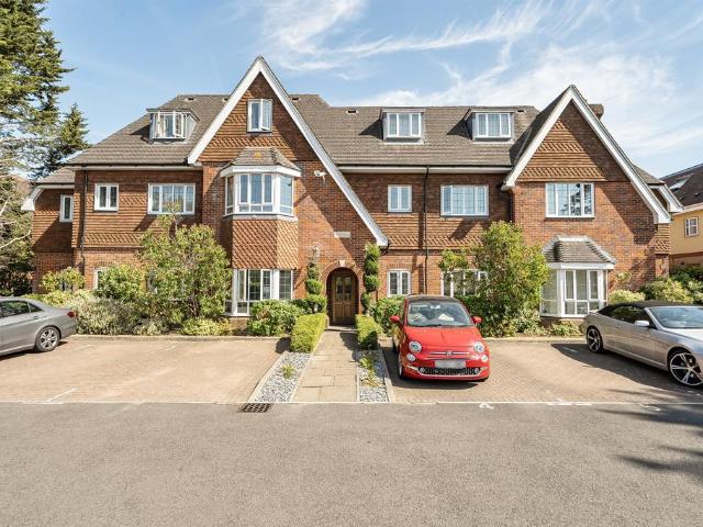 2 bedroom ground flat for sale