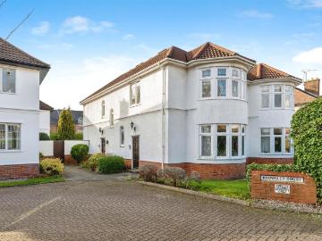 2 bedroom ground flat for sale