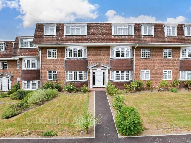 2 bedroom ground flat for sale