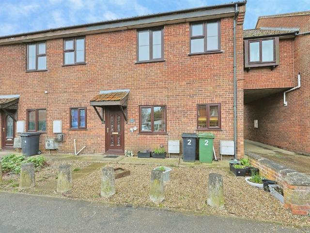 2 bedroom ground flat for sale