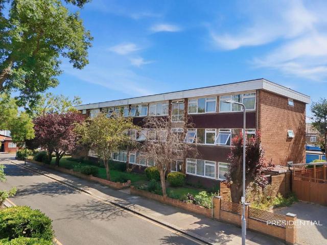 2 bedroom ground flat for sale