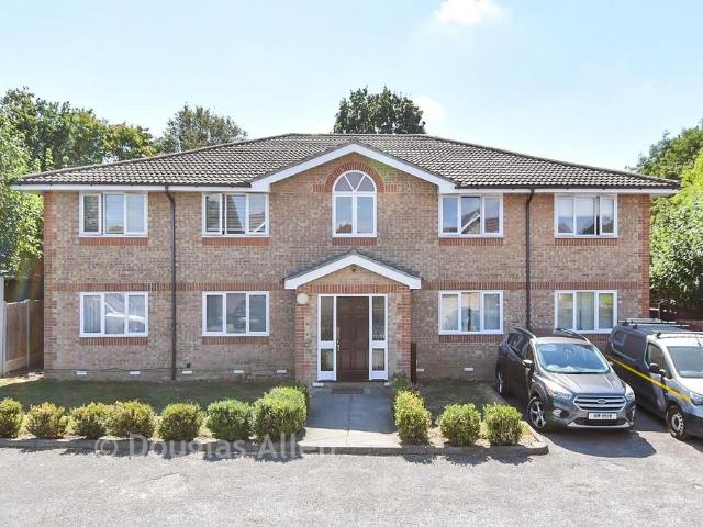 2 bedroom ground flat for sale