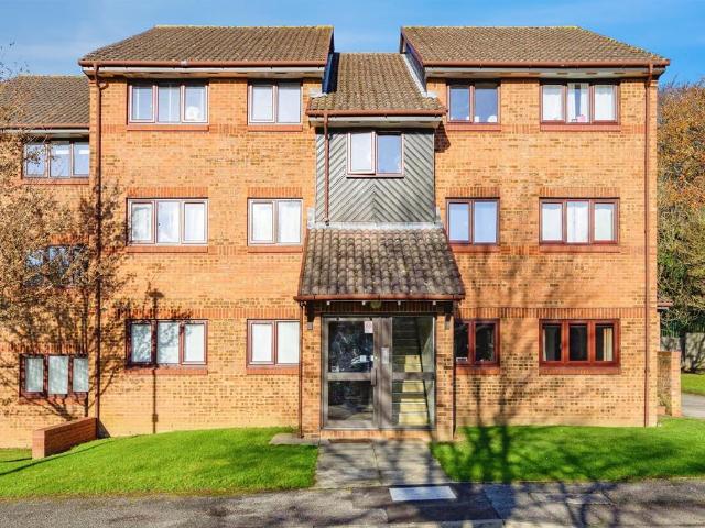 2 bedroom ground flat for sale