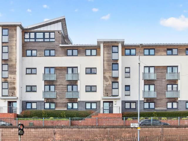 2 bedroom ground flat for sale