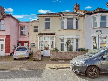 2 bedroom ground flat for sale