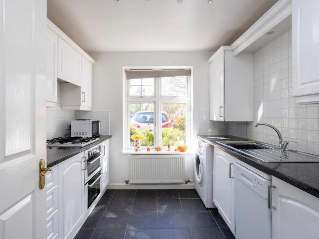 2 bedroom ground flat for sale
