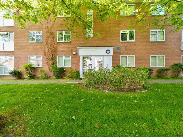 2 bedroom ground flat for sale