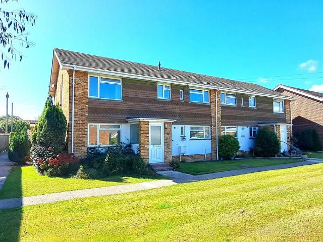 2 bedroom ground flat for sale