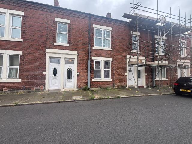 2 bedroom ground flat for sale