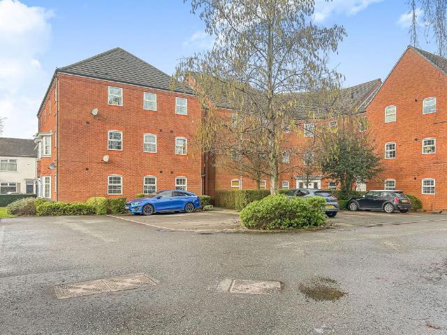 2 bedroom ground flat for sale