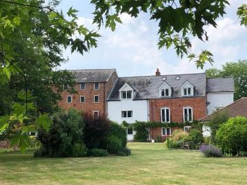 2 bedroom ground flat for sale